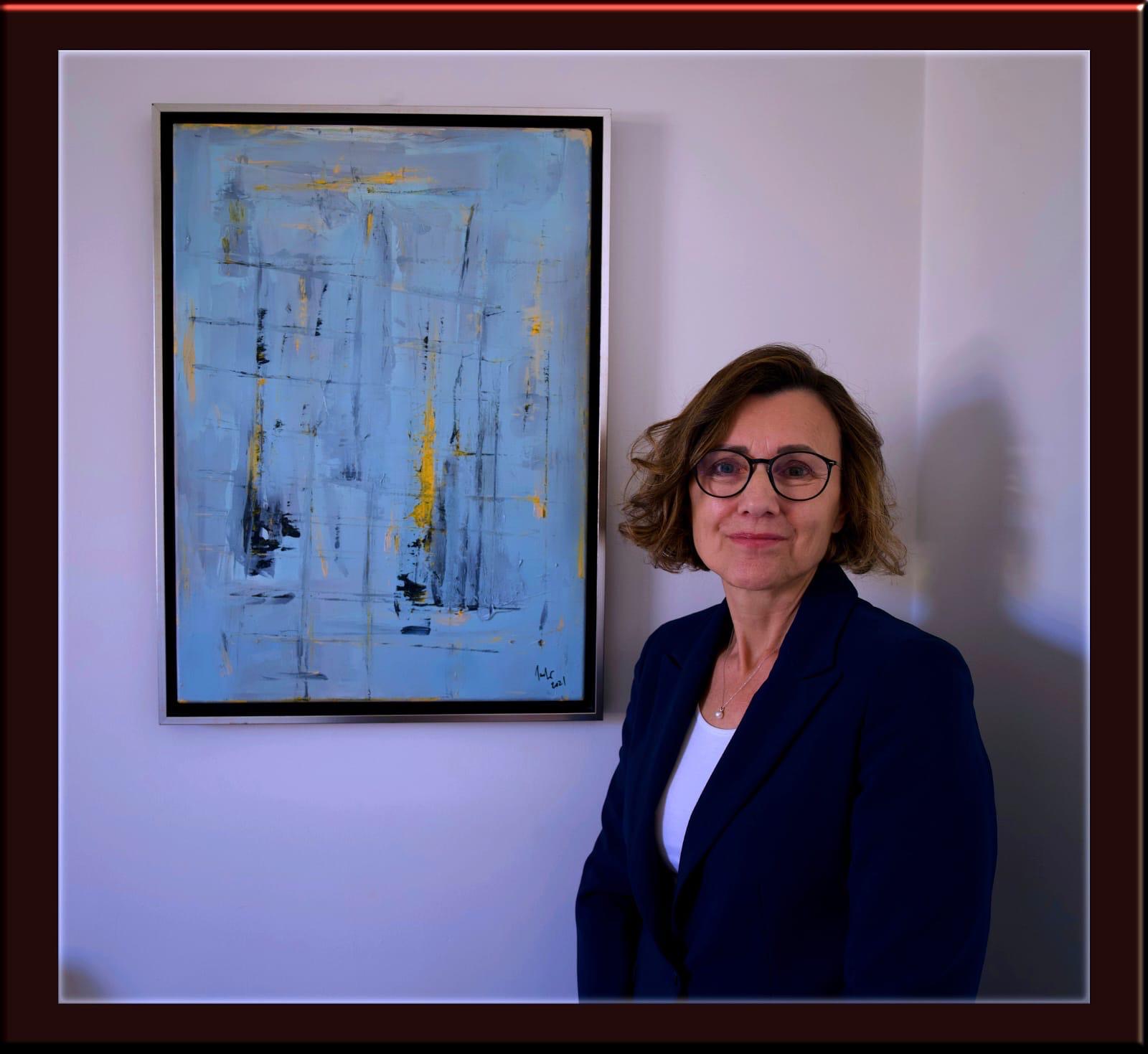 b8d270f3-c28c-4e2c-9f56-f3b41f00f9a6